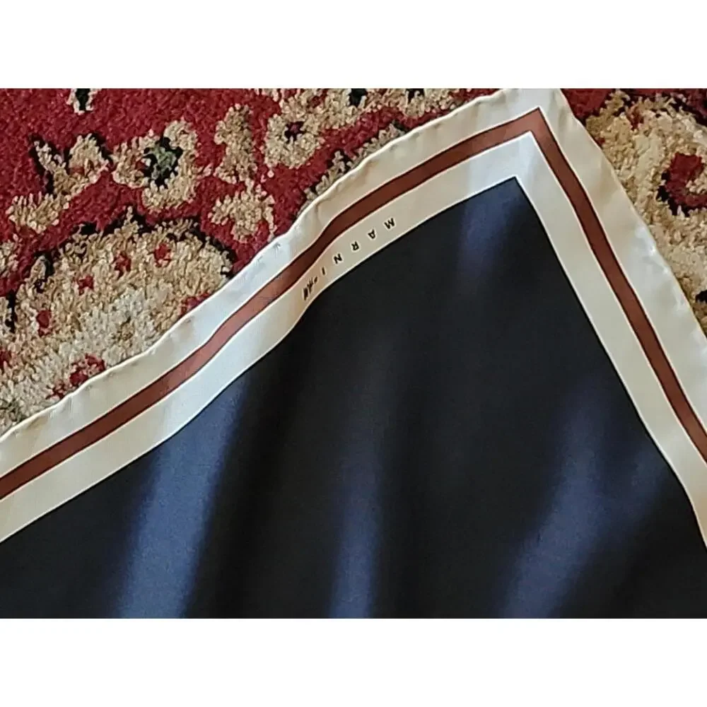 RARE MARNI H&M SILK HEAD SCARF TRIANGULAR Navy/ivory Signed 30